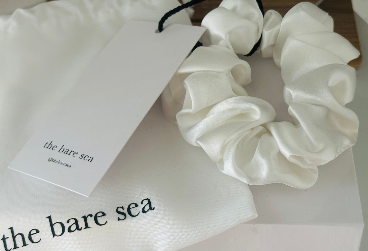 MULBERRY SILK SCRUNCHIE | IVORY