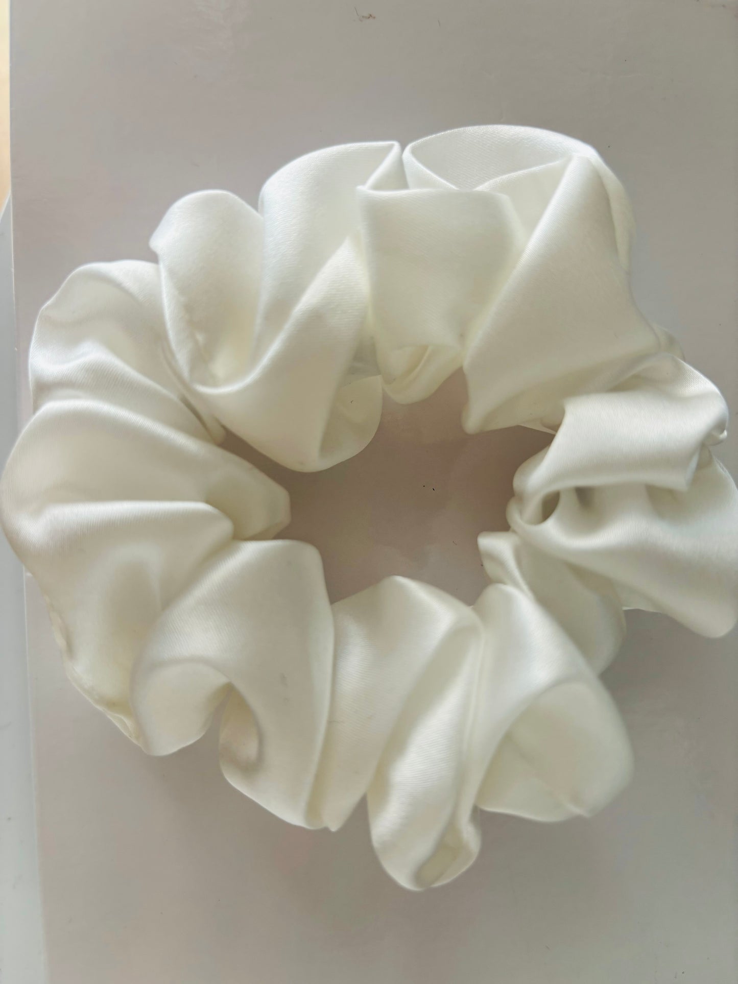 MULBERRY SILK SCRUNCHIE | IVORY