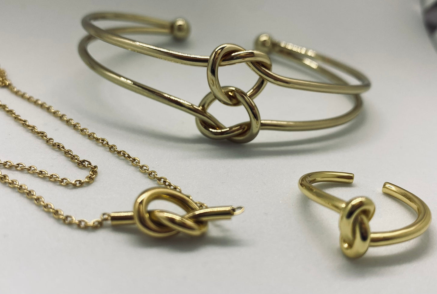 CALLI KNOT BANGLE | 18K gold plated
