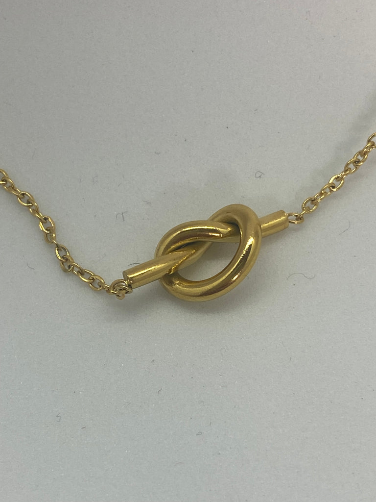 CALLI KNOT NECKLACE | 18K gold plated