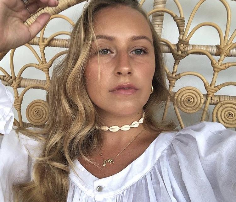 LILY Shell Choker
