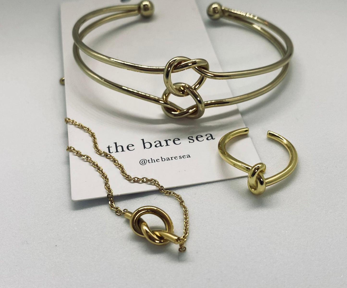 CALLI KNOT BANGLE | 18K gold plated