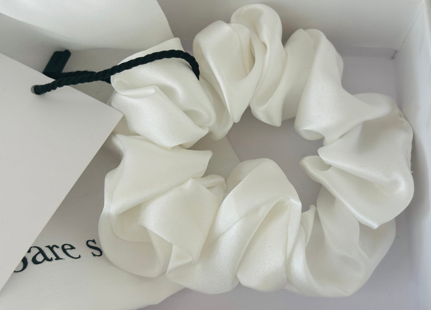 MULBERRY SILK SCRUNCHIE | IVORY