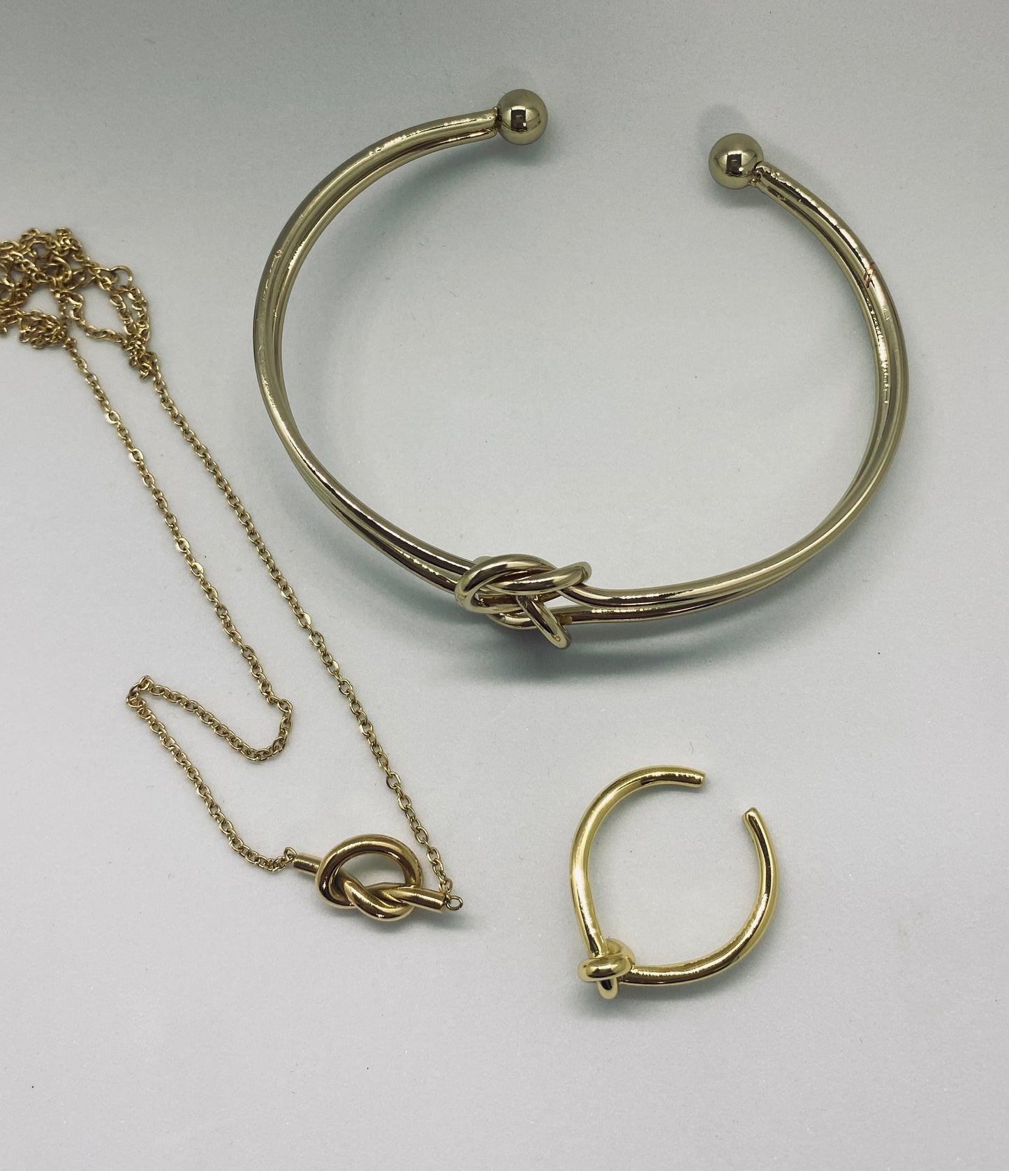 CALLI KNOT BANGLE | 18K gold plated