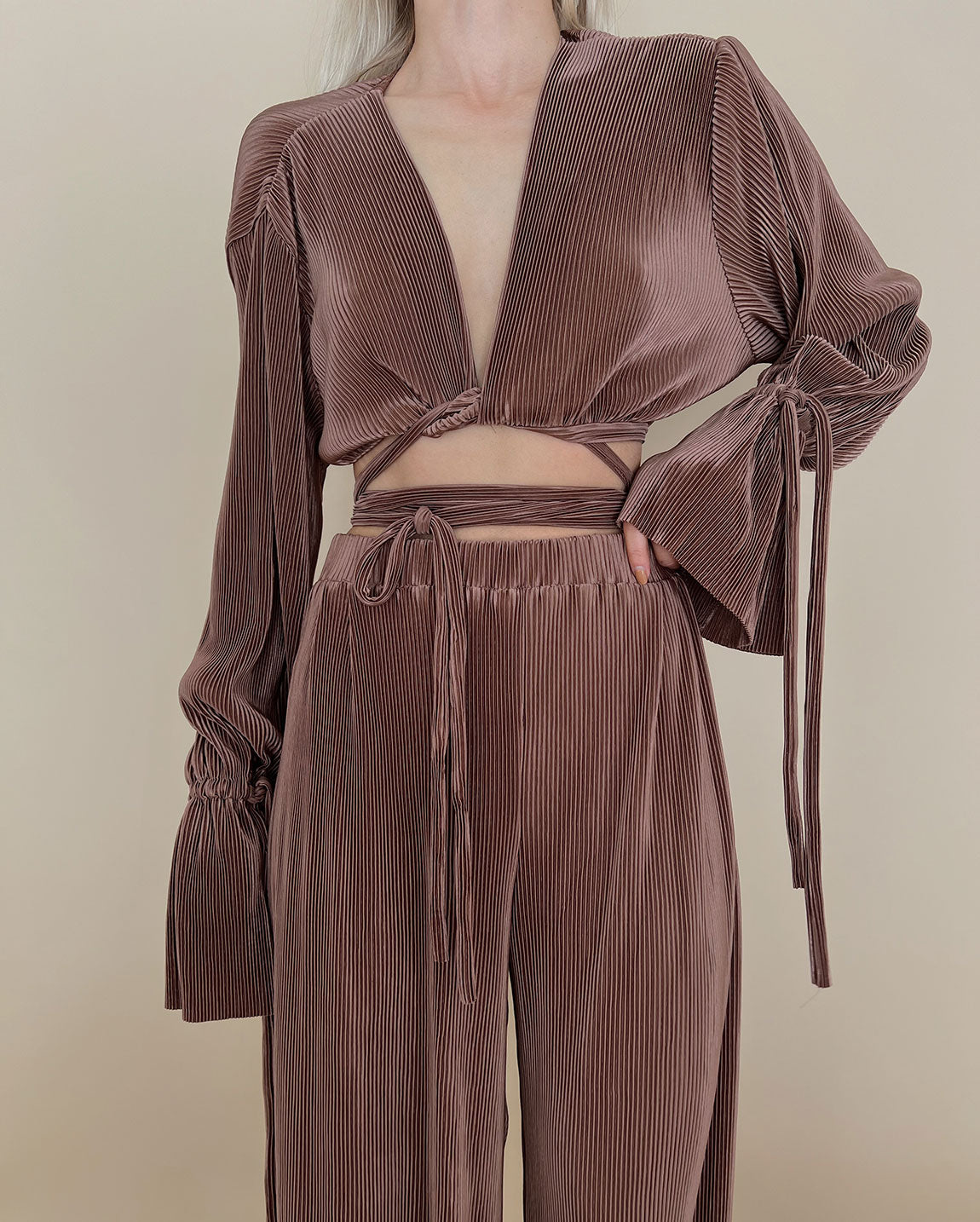 THE VERONA WRAP TOP | BROWN