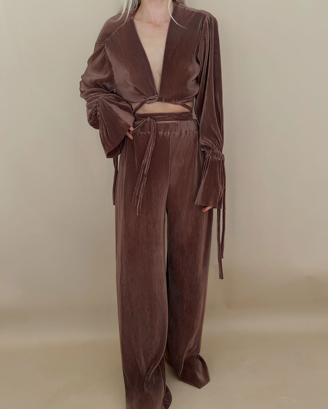 THE VERONA WRAP TOP | BROWN