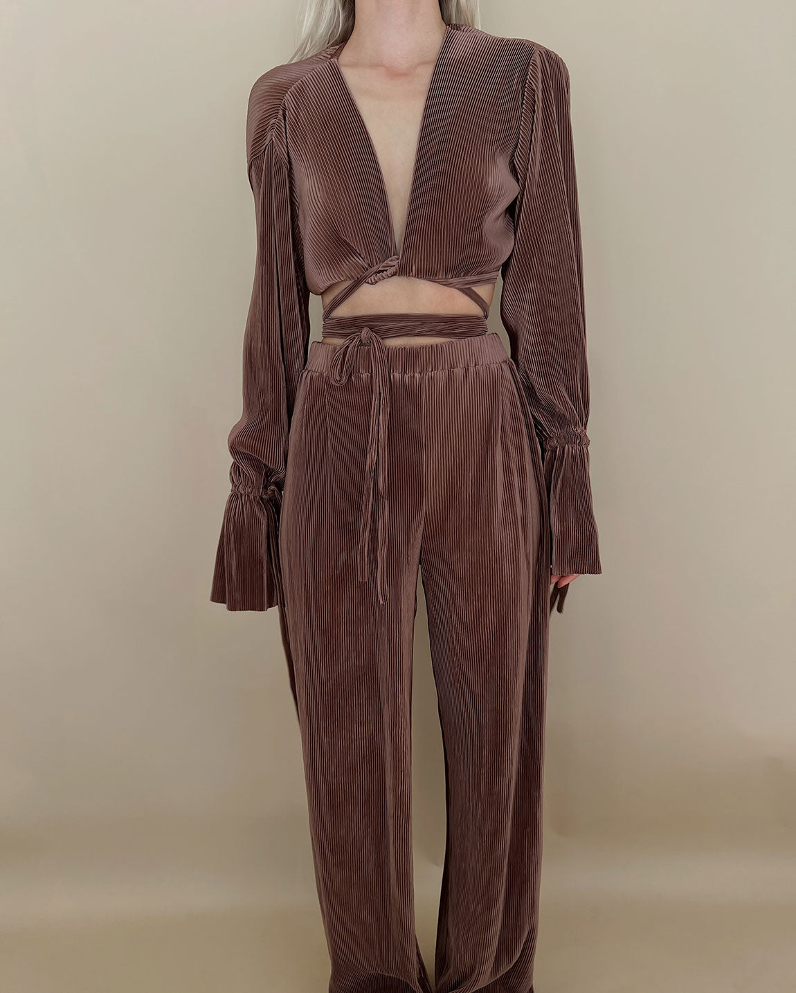 THE VERONA WRAP TOP | BROWN